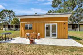 Odyssean Farmstay Cabin - Romantic Getaway, Roche Concert Bus Route & Nearby Wineries